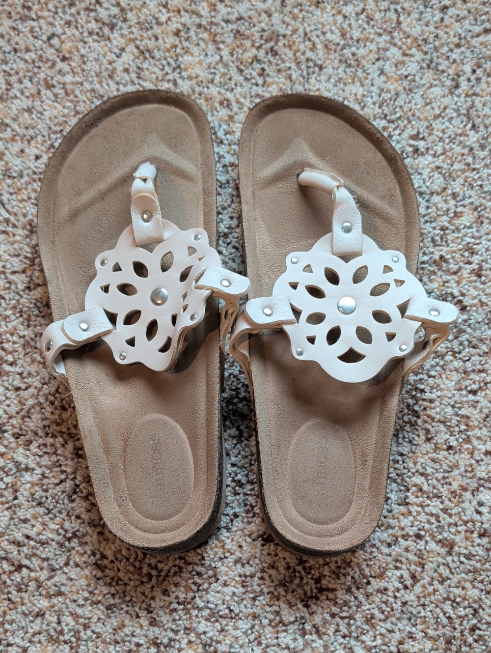 Women’s Size 8 White Sandals